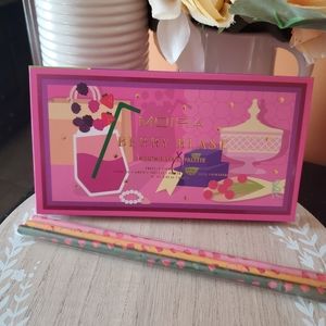 Moira eyeshadow palette